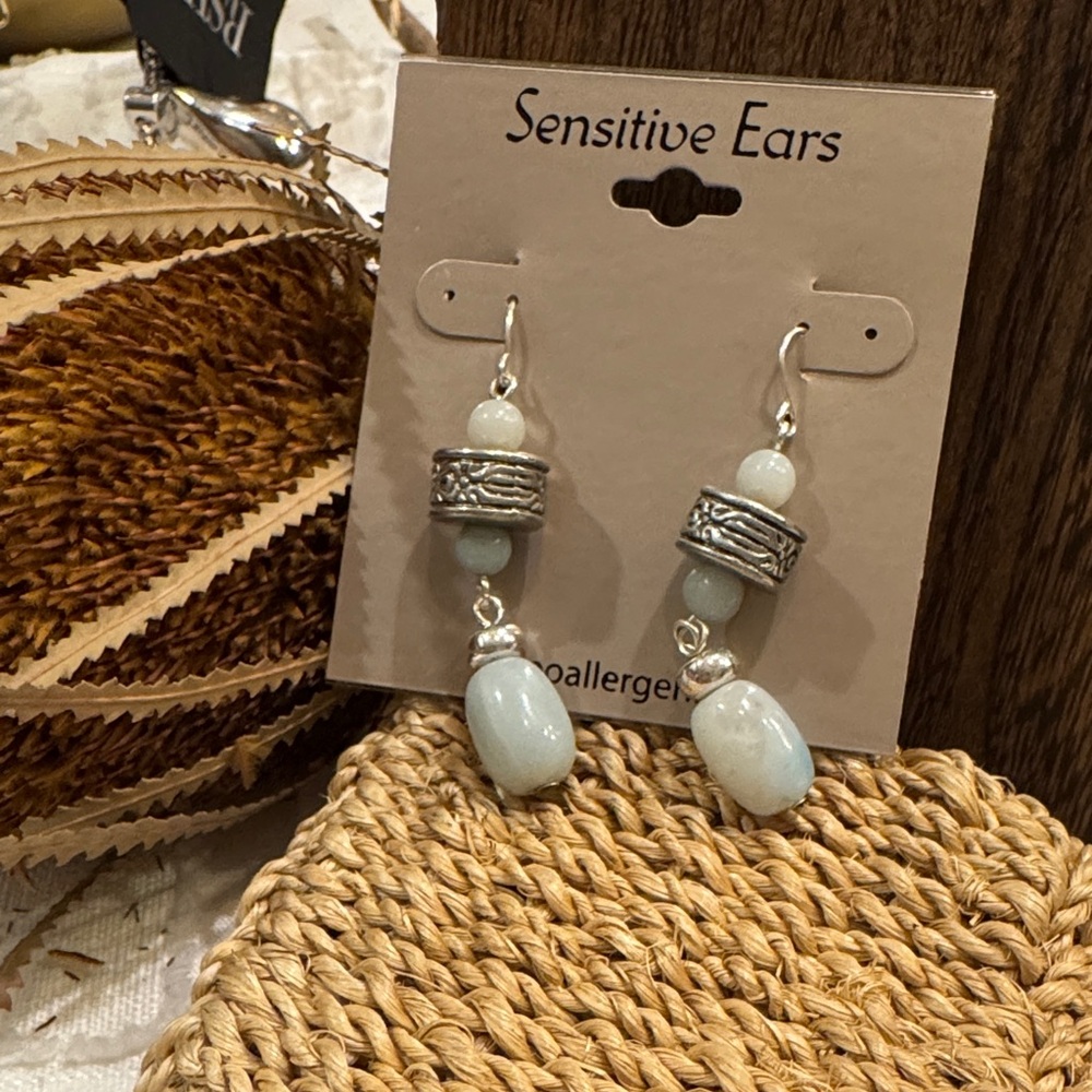 🌸Final price🌸 Elegant Silver and White Dangle Earrings